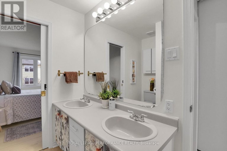 29606715/221-desrosiers-street/vanier/ottawa/ontario/K1L7T2_16