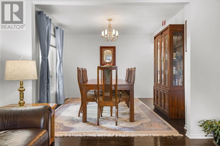 29633977/6241-st-albans-court/convent-glen-north/ottawa/ontario/K1C3C5_11