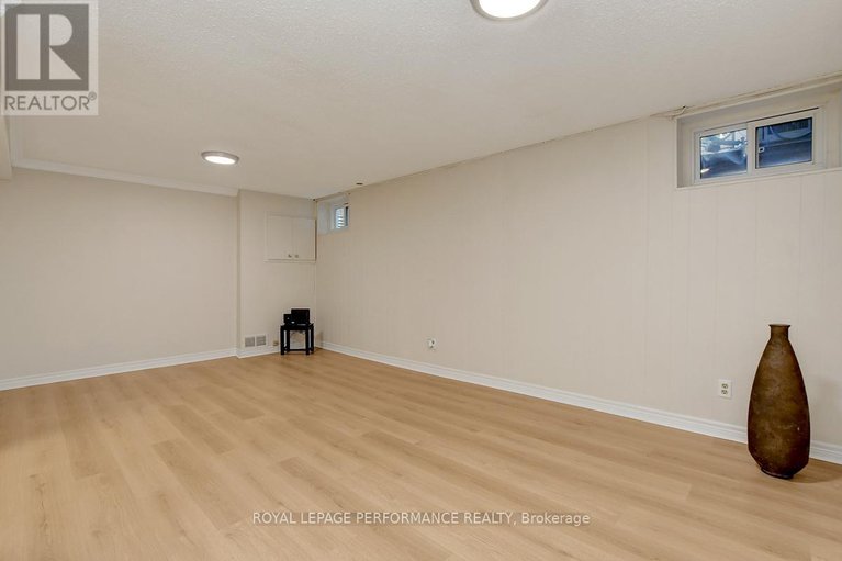 28710686/22-550-straby-avenue/overbrookcastle-heights/ottawa/ontario/K1K1H1_32