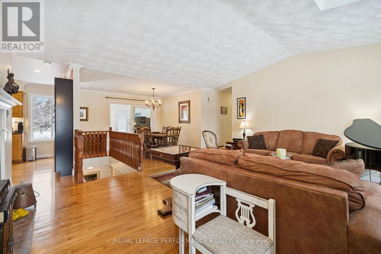 29518098/19644-marcoux-road/north-glengarry-kenyon-twp/north-glengarry/ontario/K0C1A0_5