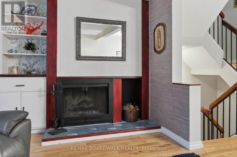 29607397/7925-jeanne-darc-boulevard-n/orleans-wood/ottawa/ontario/K1C2C7_12