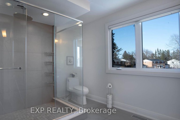 28293980/17-chesswood-court/pineglencountry-place/ottawa/ontario/K2E7E3_27