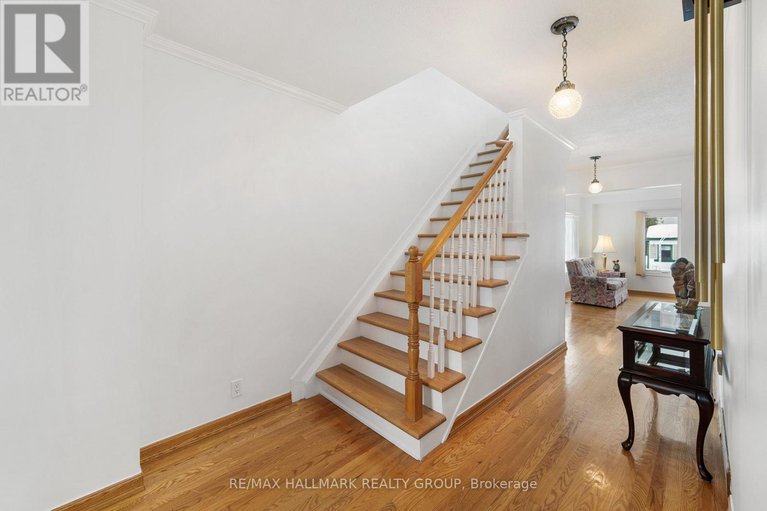 29434768/1177-st-moritz-crescent-n/convent-glen-north/ottawa/ontario/K1C2B2_24