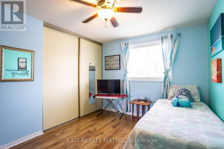 29422357/1879-rosewind-court/chapel-hill/ottawa/ontario/K1C7E3_32