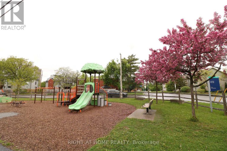 28367291/a-311-presland-road/overbrookcastle-heights/ottawa/ontario/K1K2B6_16