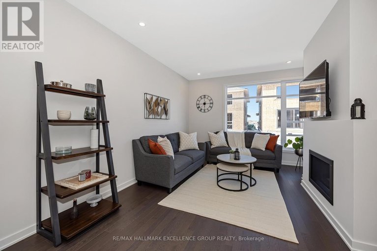 29639073/677-honeydew-street/riverside-southgloucester-glen/ottawa/ontario/K1X0K5_9