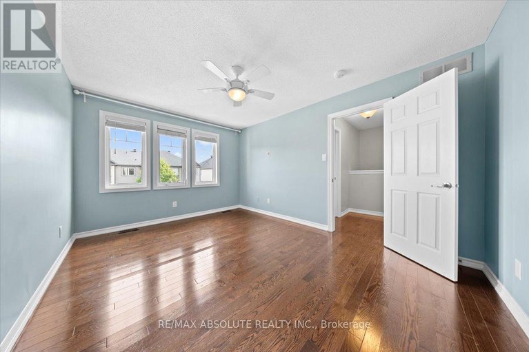 28750812/415-rosingdale-street/emerald-meadowstrailwest/ottawa/ontario/K2R1G9_17