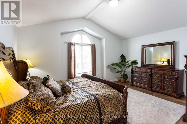 28414498/221-hillpark-high-street/mer-bleuebradley-estatesanderson-park/ottawa/ontario/K1W0B5_22