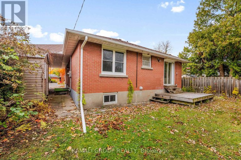 29087662/683-courtenay-avenue/laurentianview/ottawa/ontario/K2A3B8_29