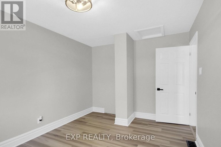 28769528/1083-eadie-road/village-of-russell/russell/ontario/K4R1E5_12