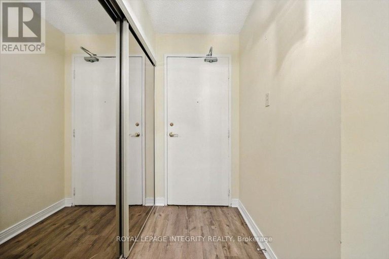 28585319/109-158a-mcarthur-avenue/vanier/ottawa/ontario/K1L7E7_8