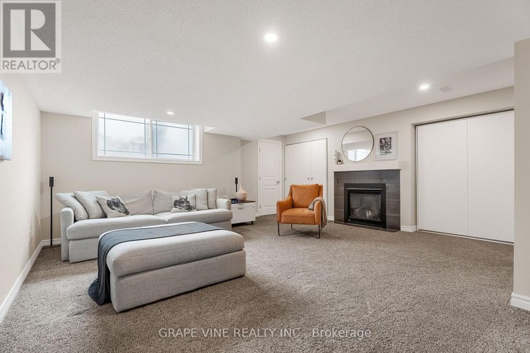 28315912/568-voie-du-pin-rouge-way/mer-bleuebradley-estatesanderson-park/ottawa/ontario/K1W0C4_31