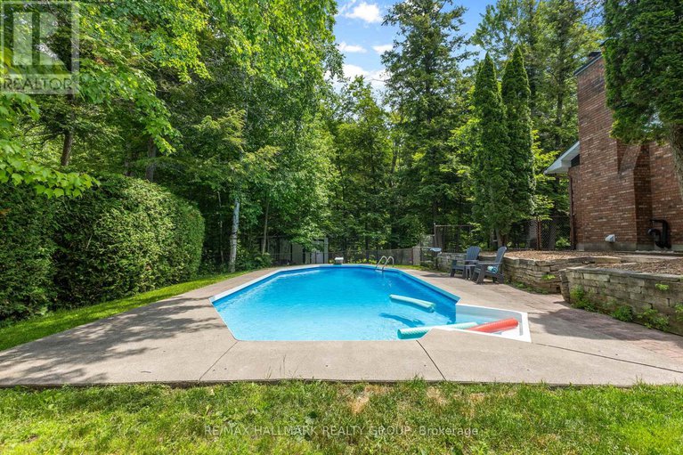 28509464/6431-clingin-lane/manotick-south-to-roger-stevens/ottawa/ontario/K4M1B3_33