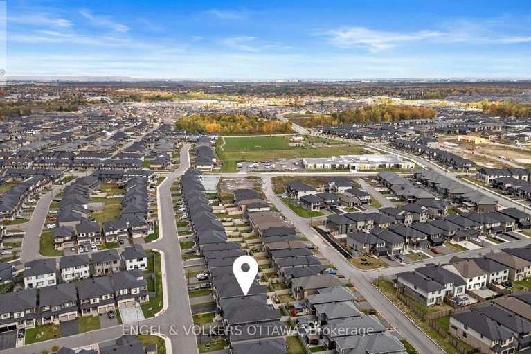 29134549/1047-hydrangea-avenue/riverside-southgloucester-glen/ottawa/ontario/K4M0L5_35