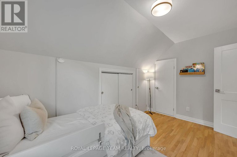 28806110/2233-beaver-avenue/alta-vista/ottawa/ontario/K1H7W3_30