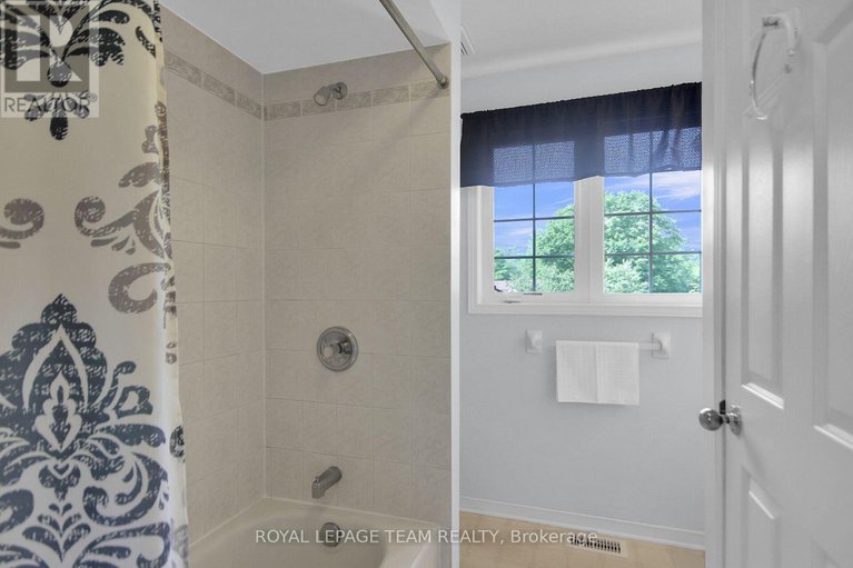 28617518/16-riverbank-court/stittsville-central/ottawa/ontario/K2S1V7_23
