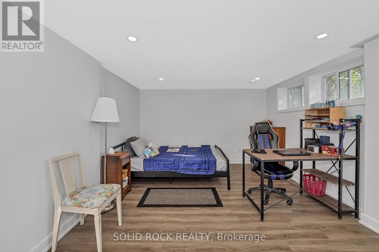 28414092/1229-erindale-drive/copeland-park/ottawa/ontario/K2C2G2_31