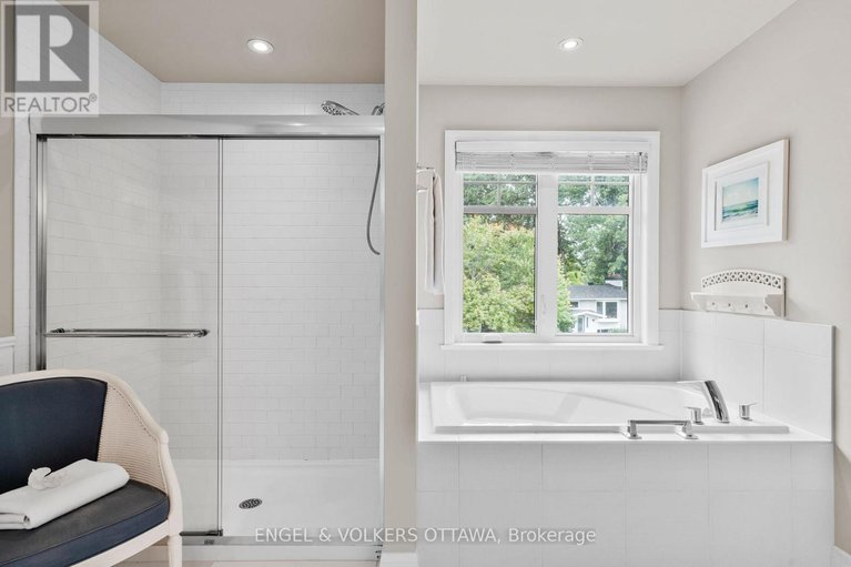 28925746/27-esquimault-avenue/bruce-farmgraham-parkqualicumbellands/ottawa/ontario/K2H6Z4_29