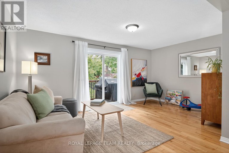 28798908/217-montfort-street/vanier/ottawa/ontario/K1L5P3_2