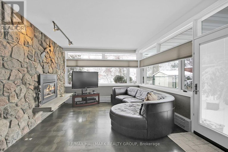 28150348/10-qualicum-street/bruce-farmgraham-parkqualicumbellands/ottawa/ontario/K2H7G8_16
