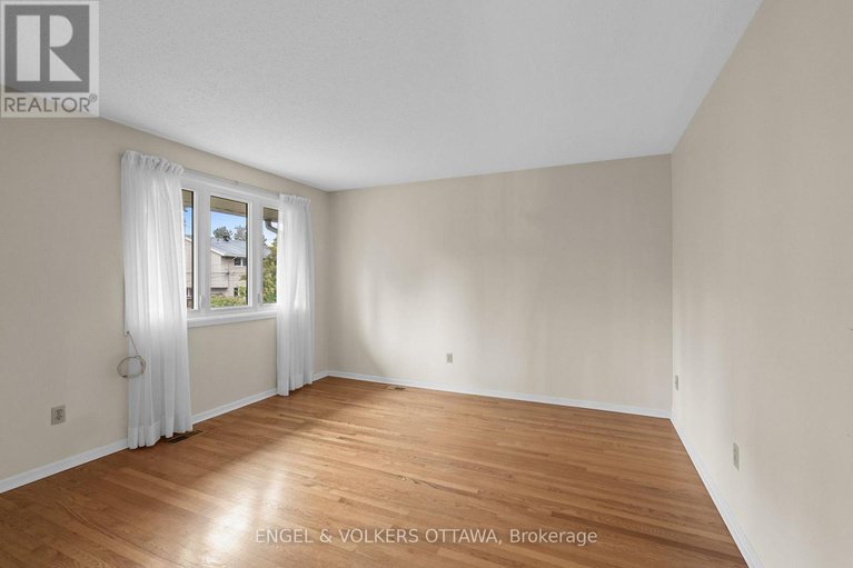 28812739/3348-kodiak-street/south-keys/ottawa/ontario/K1V7S8_21