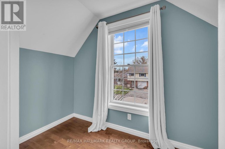 28280542/8-scharf-lane/glencairnhazeldean/ottawa/ontario/K2L2K2_25