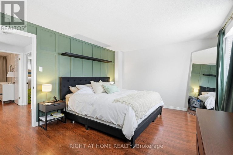 29247025/1633-lafrance-drive/queenswood-heights-south/ottawa/ontario/K1E2L7_12