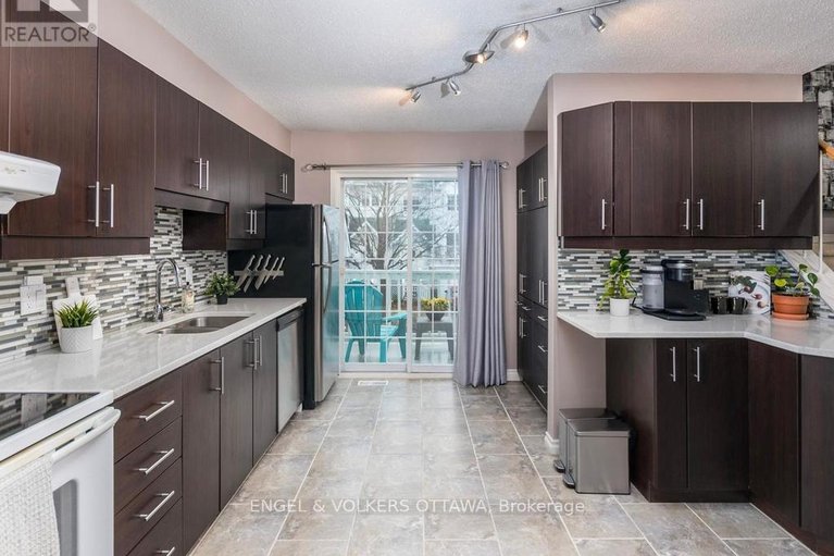 29618485/31-castlegreen-private/hunt-club-parkgreenboro/ottawa/ontario/K1T3N4_9