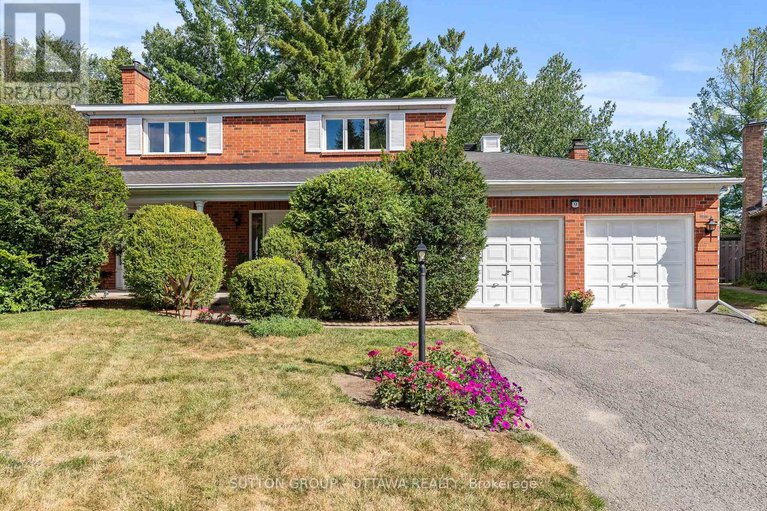 28824766/9-sundance-court/sheahan-estatestrend-village/ottawa/ontario/K2H8T4_1