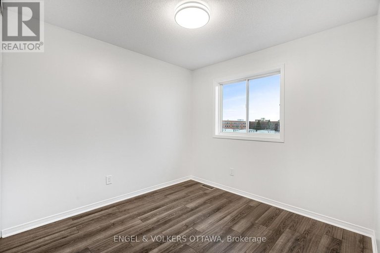 29123797/1626-trenholm-lane/fallingbrookpineridge/ottawa/ontario/K4A4B6_28