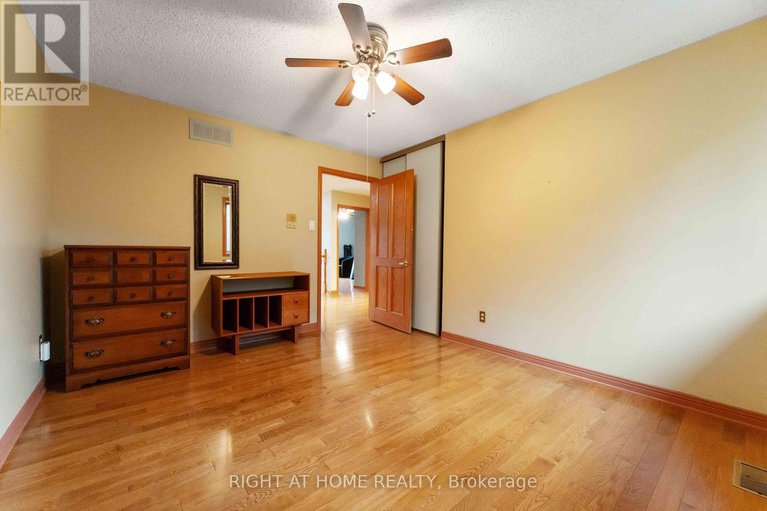 28765727/2-muirfield-gardens/cedar-hillorchard-estates/ottawa/ontario/K2R1B8_35