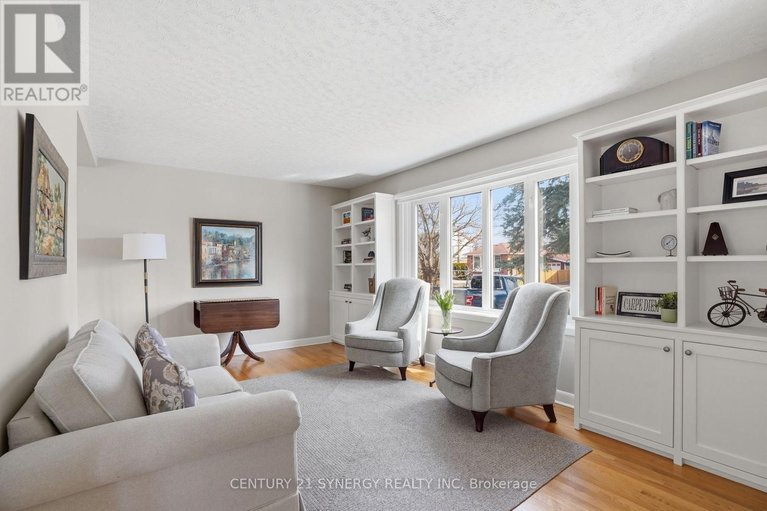 29577720/1298-woodside-drive/copeland-park/ottawa/ontario/K2C2G9_4