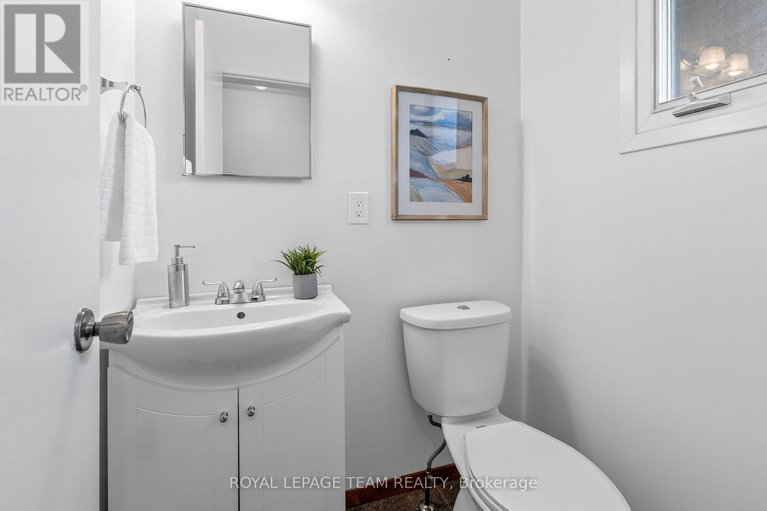 28930339/2163-orient-park-drive/blackburn-hamlet-south/ottawa/ontario/K1B4W1_5