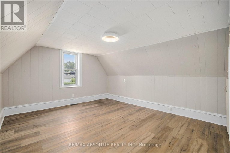 28557338/10-neilson-street/mcnabbraeside-twps/mcnabbraeside/ontario/K7S3G2_22