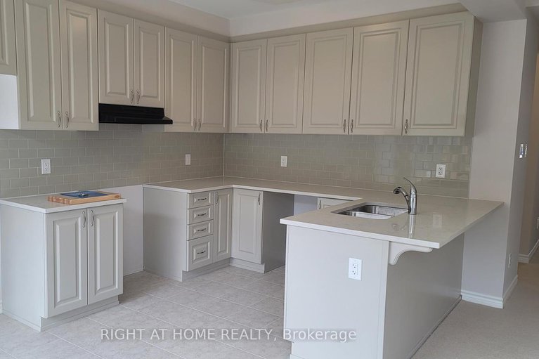 29048181/713-perseus-avenue/half-moon-bay/ottawa/ontario/K2J3V5_12