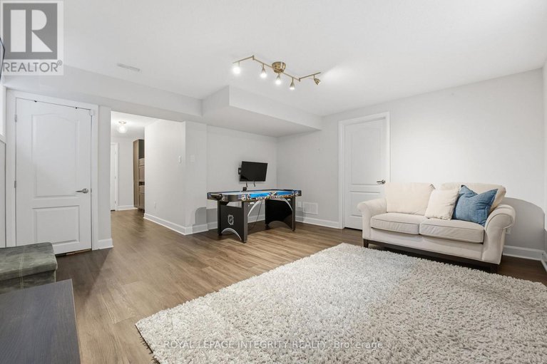 29306459/52-hackamore-crescent/goulbourn-twp-from-franktown-rdsouth-to-rideau/ottawa/ontario/K0A2Z0_35