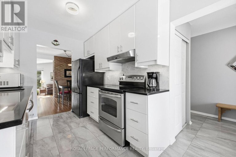 29516247/1089-st-emmanuel-terrace/convent-glen-north/ottawa/ontario/K1C2J6_15