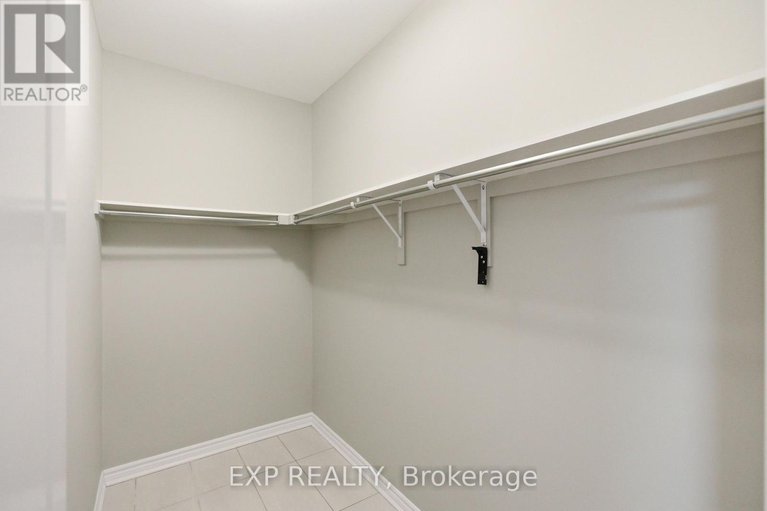 29644619/652-continental-avenue/emerald-meadowstrailwest/ottawa/ontario/K2V0R1_12