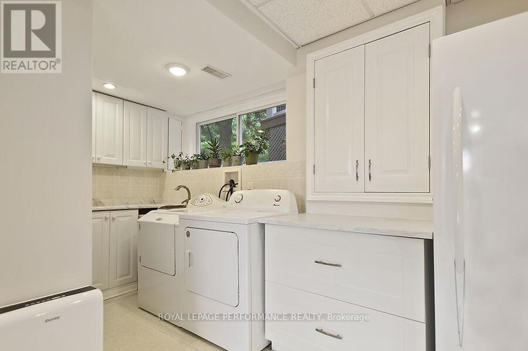 28628194/141-abbotsford-road/glencairnhazeldean/ottawa/ontario/K2L1C6_31