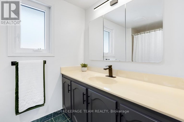 29633667/28-holitman-drive/knollsbrook/ottawa/ontario/K2J2A9_15