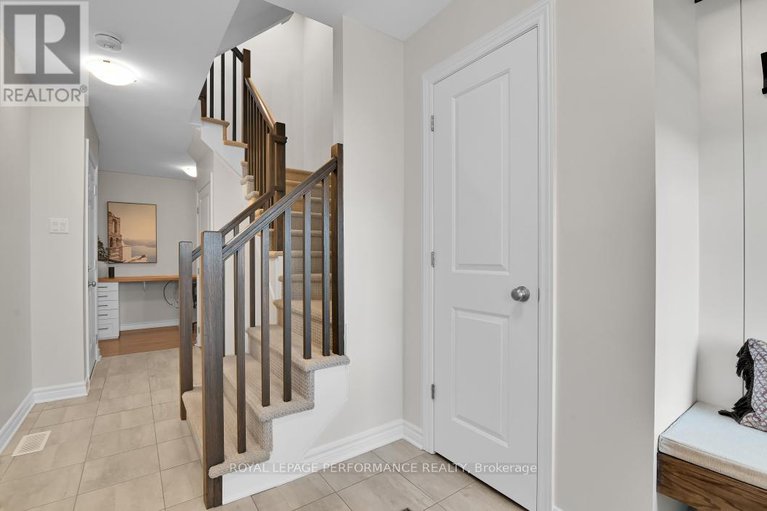 28973137/22-verglas-lane/mer-bleuebradley-estatesanderson-park/ottawa/ontario/K1W0P5_3