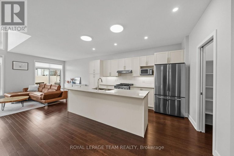 29615580/539-honeylocust-avenue/emerald-meadowstrailwest/ottawa/ontario/K2V0L8_9