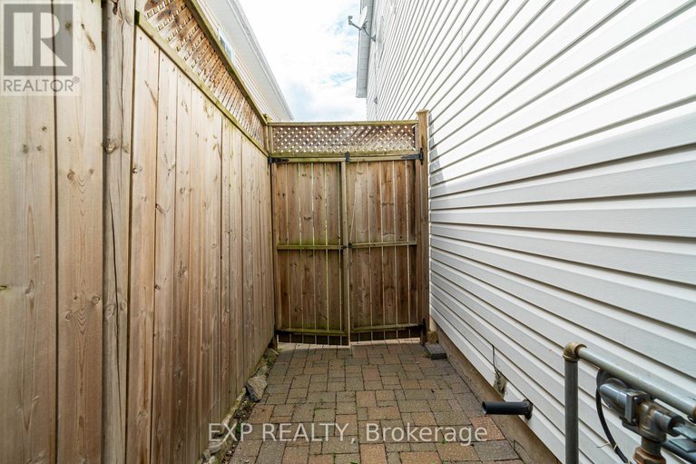 28801753/18-hawley-crescent/bridlewood/ottawa/ontario/K2M1T3_32