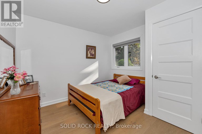 28414092/1229-erindale-drive/copeland-park/ottawa/ontario/K2C2G2_15