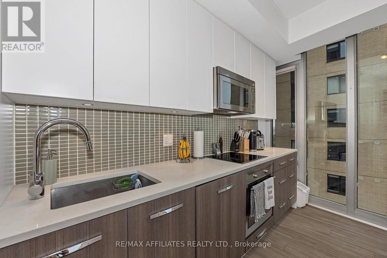 28545690/1807-111-champagne-avenue-s/west-centre-town/ottawa/ontario/K1S5V3_8