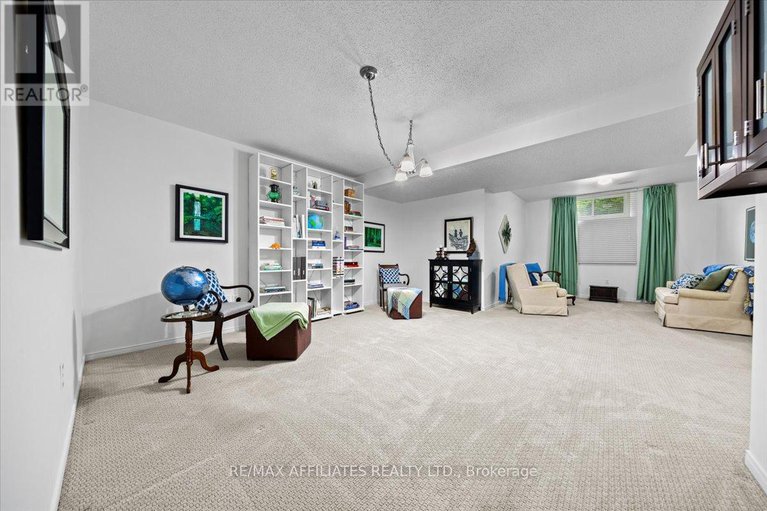 28528939/1244-foxborough-private-e/beaconwood/ottawa/ontario/K1J1E2_29