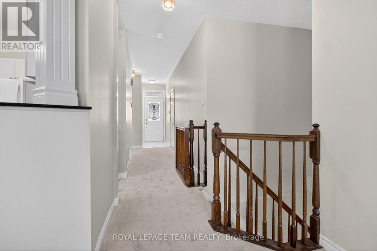 29237185/5553-doctor-leach-drive/manotick-village-manotick-estates/ottawa/ontario/K4M1L6_5