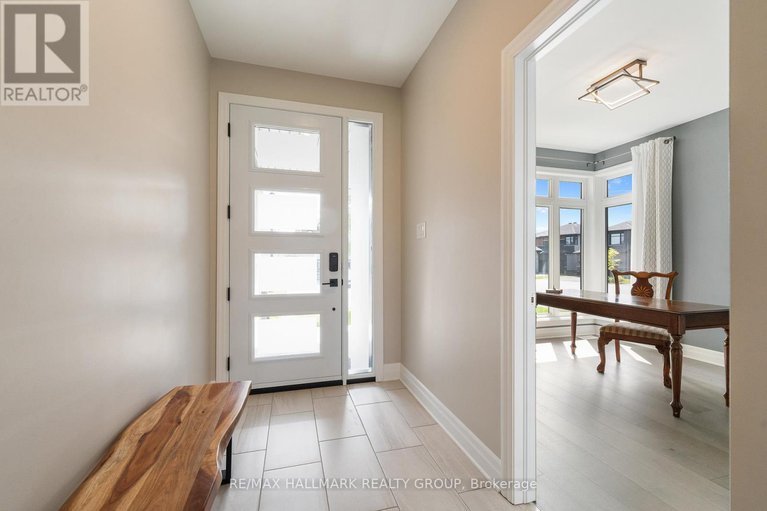 28530471/614-gendarme-circle/mer-bleuebradley-estatesanderson-park/ottawa/ontario/K1W0R1_5