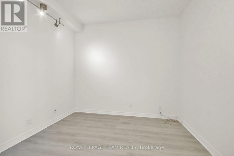 29612403/1104-131-wurtemburg-street/lower-town/ottawa/ontario/K1N1J2_24