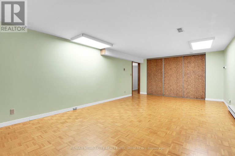 29410189/128-burns-drive/mcnabbraeside-twps/mcnabbraeside/ontario/K0A1G0_31